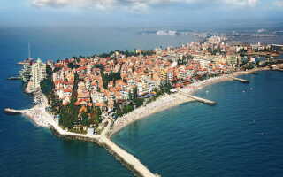 Бургас в июле: Черноморское побережье принимает гостей