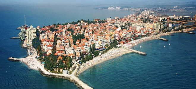 Бургас в июле: Черноморское побережье принимает гостей