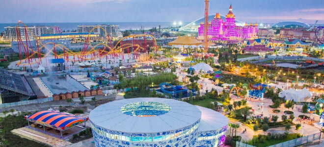 Адлер в октябре: золотая осень у моря