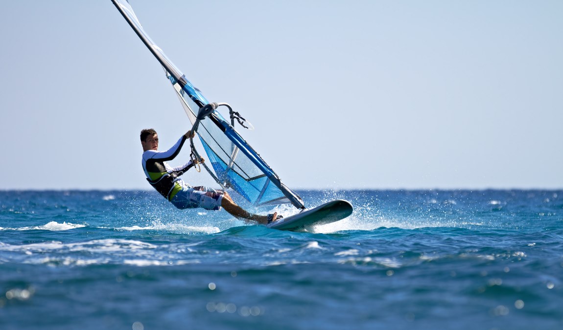 Активный отдых в Афинах (Греции) в августе на пляже Анависсос