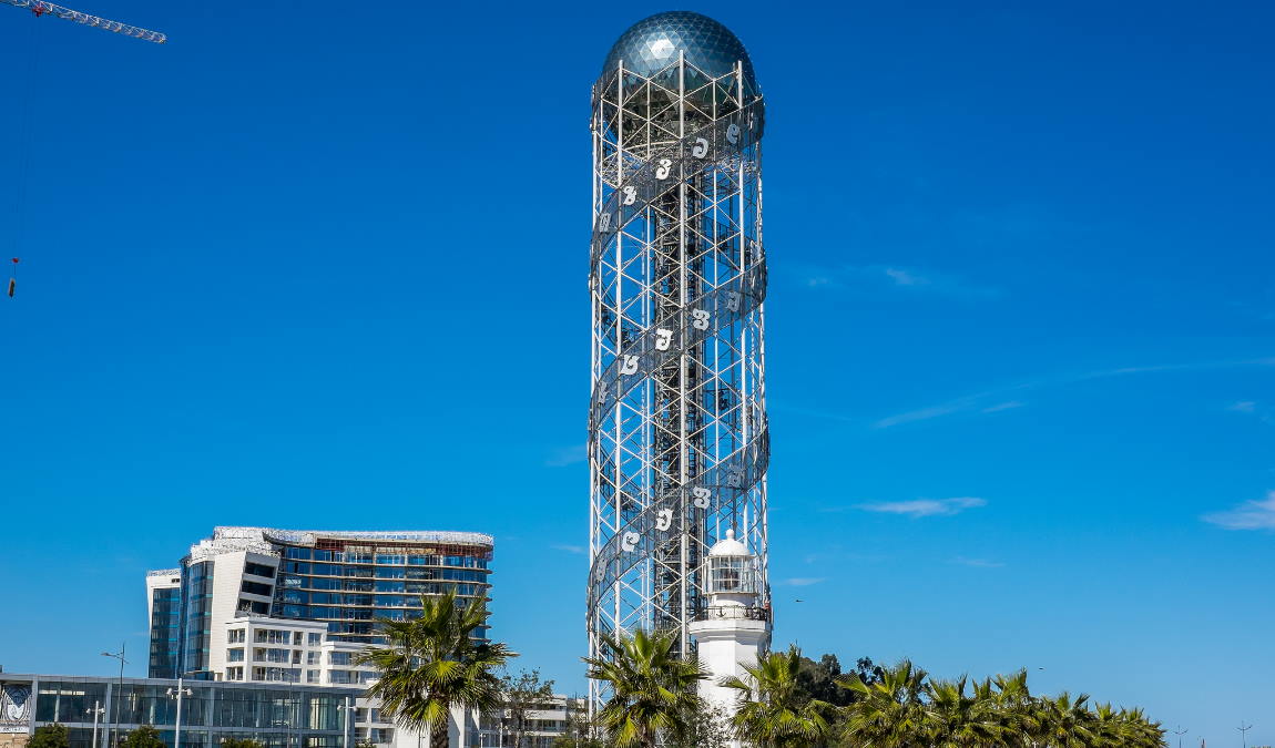 Экскурсионный отдых в Батуми в августе: Башня грузинского алфавита