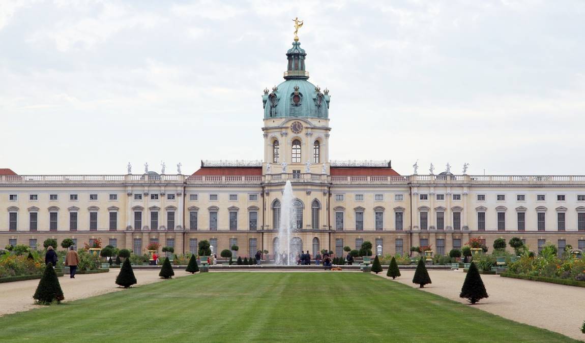 Экскурсионный отдых в королевский дворец Шарлоттенбург в Берлине